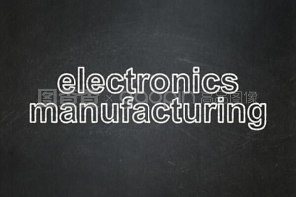 黑板背景下的商务电子概念产品 创新、简约与协作的未来